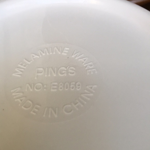 NWOT set of two super size melamine mugs with lids - Picture 5 of 5